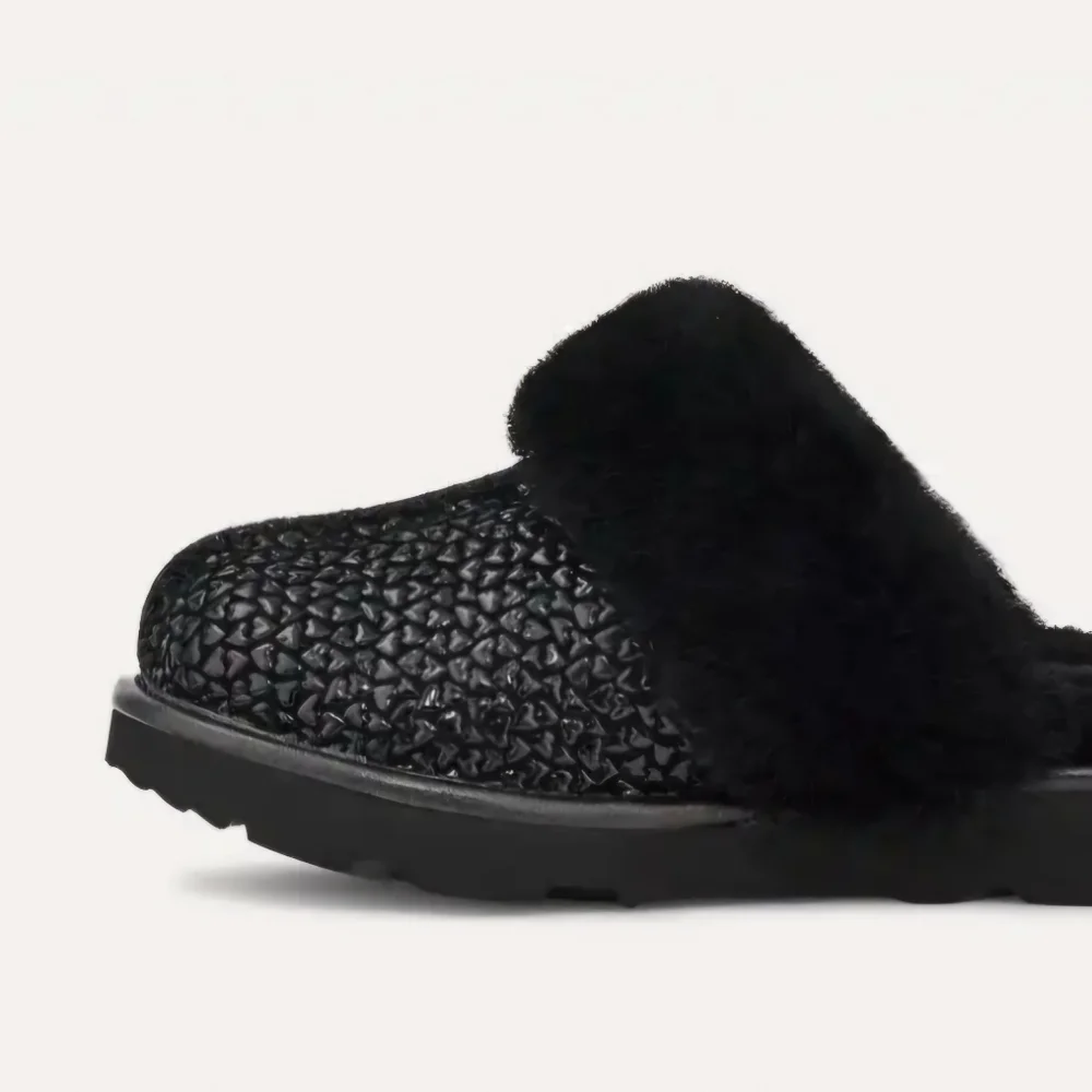 Ugg Cozy II Gel Hearts black  Big Kid slides size10 new